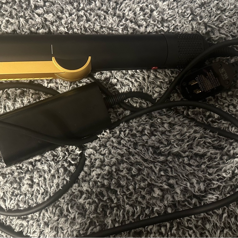 Dyson Black and Gold Hair airstrait